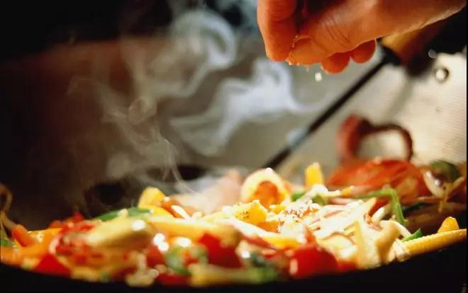 那個每天帶飯上班的女孩，后來怎么樣了？